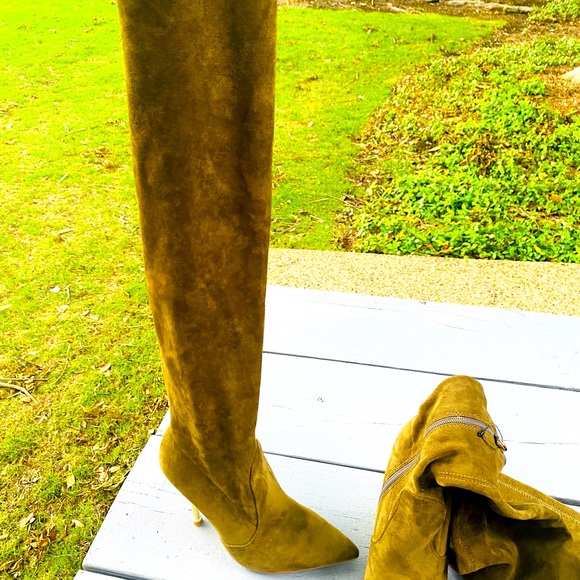 Cape Robbin Sheek thigh high green boots with golden heel S/6 - Picture 7 of 16